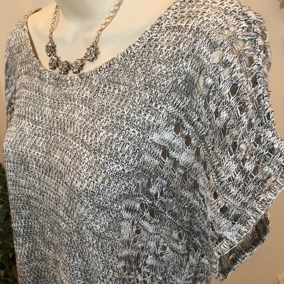 Sweaters - Gray short sleeve sweater